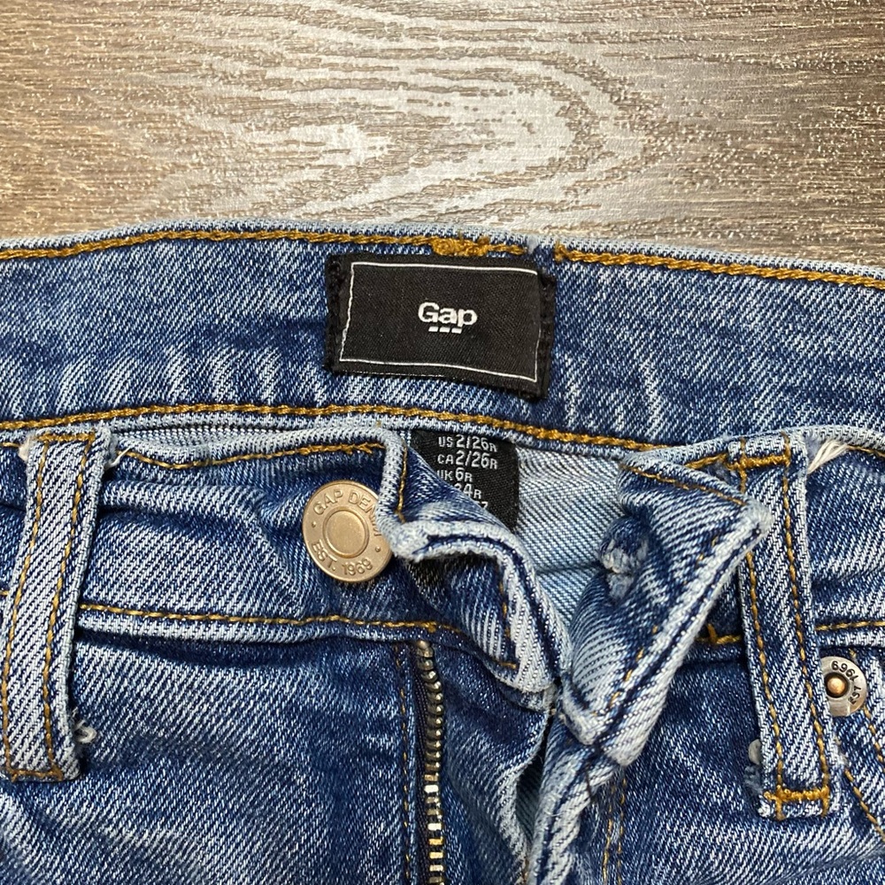 Women’s Gap Jeans 2/26R